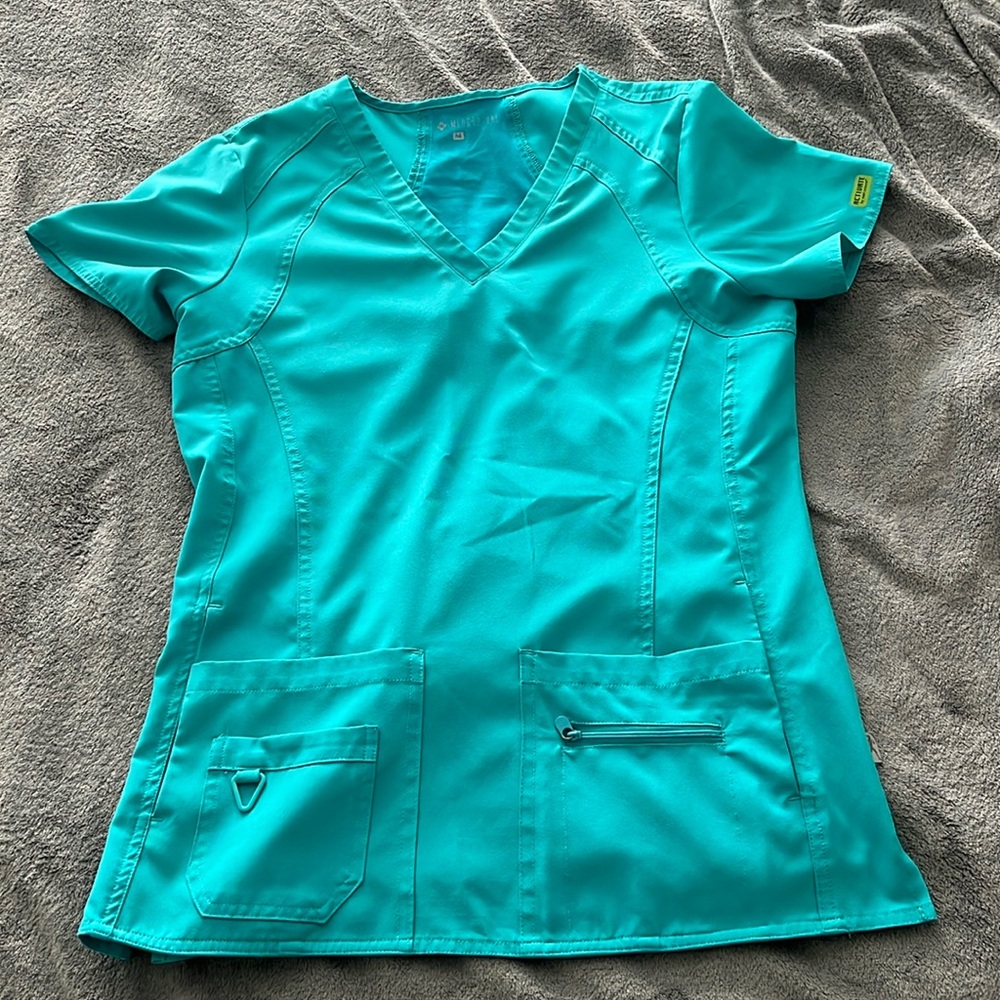 Women’s Medium Medcouture Scrub Top
